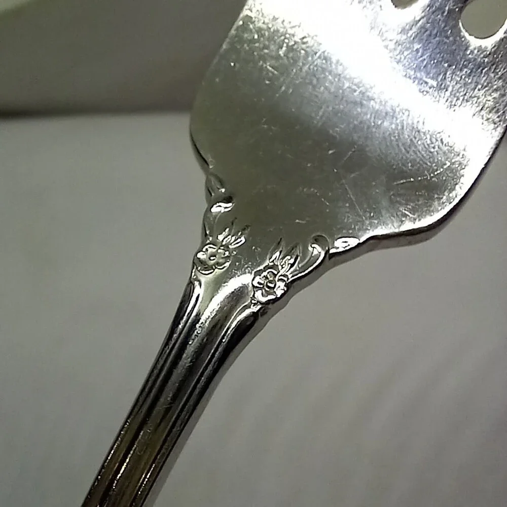 Oneida Dover Stainless Steel Individual Salad Fork-Cube Mark-Floral-Glossy